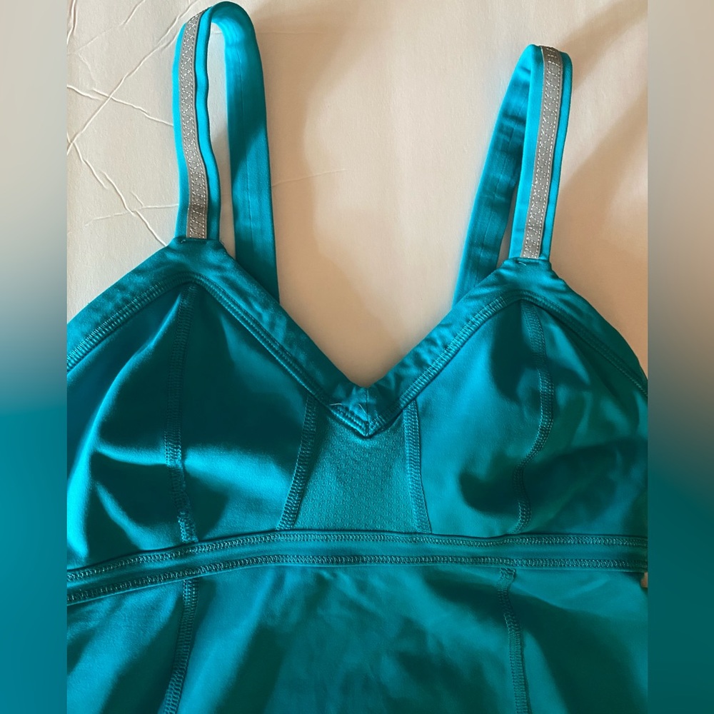 EUC Lululemon Aqua Light It Up Surge Ruched Pocket 2 strap size 4 - Picture 3 of 11